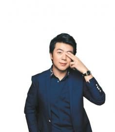祝賀華西都市報創刊20周年，生日快樂！”2014年12月31日晚，剛剛結束“絲綢之路新年音樂會”演出的國際著名鋼琴家郎朗，在華西20歲生日前夜送來祝福。